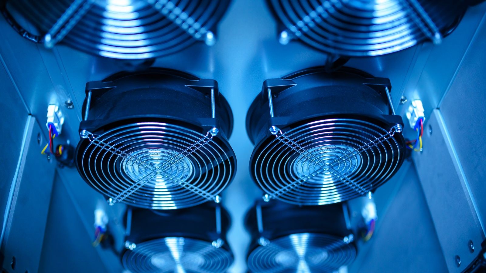 Static Pressure vs Airflow Fans: Which Goes Where?