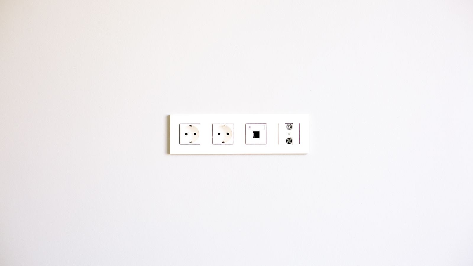 How to Track Appliance Energy Use With a Smart Plug