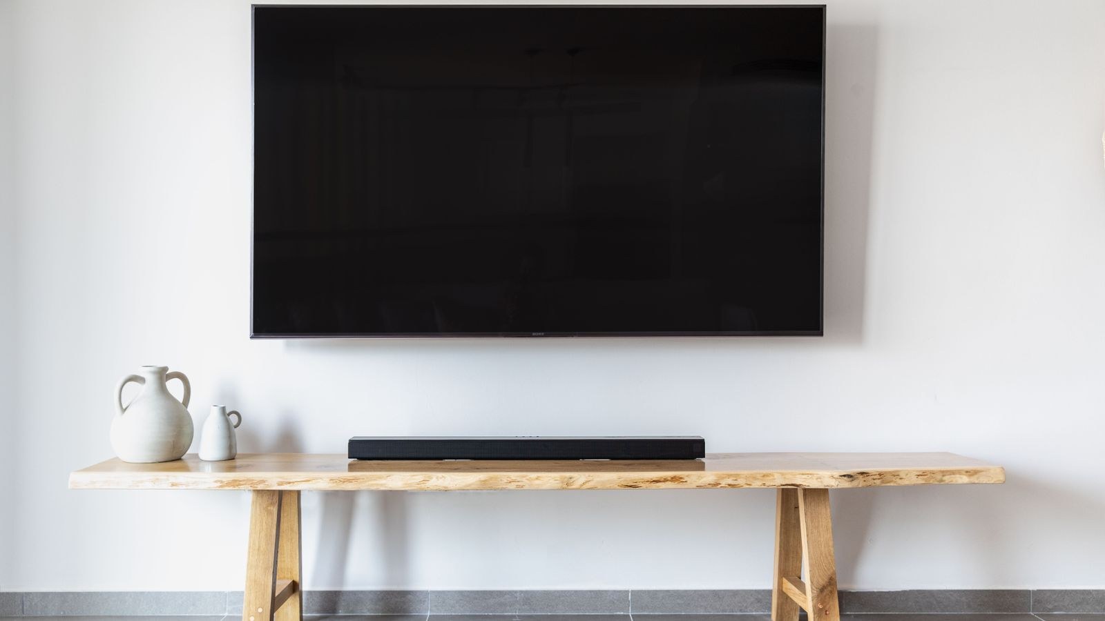 TV Wall Mount Types: Fixed vs Tilting vs Full-Motion