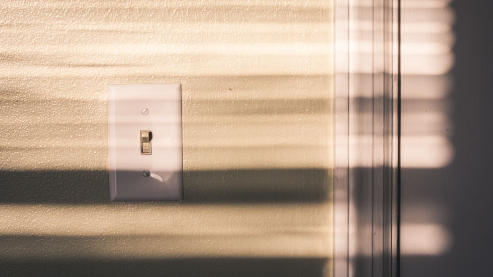 Wireless vs Wired Switches: A Whole-Home Buying Guide